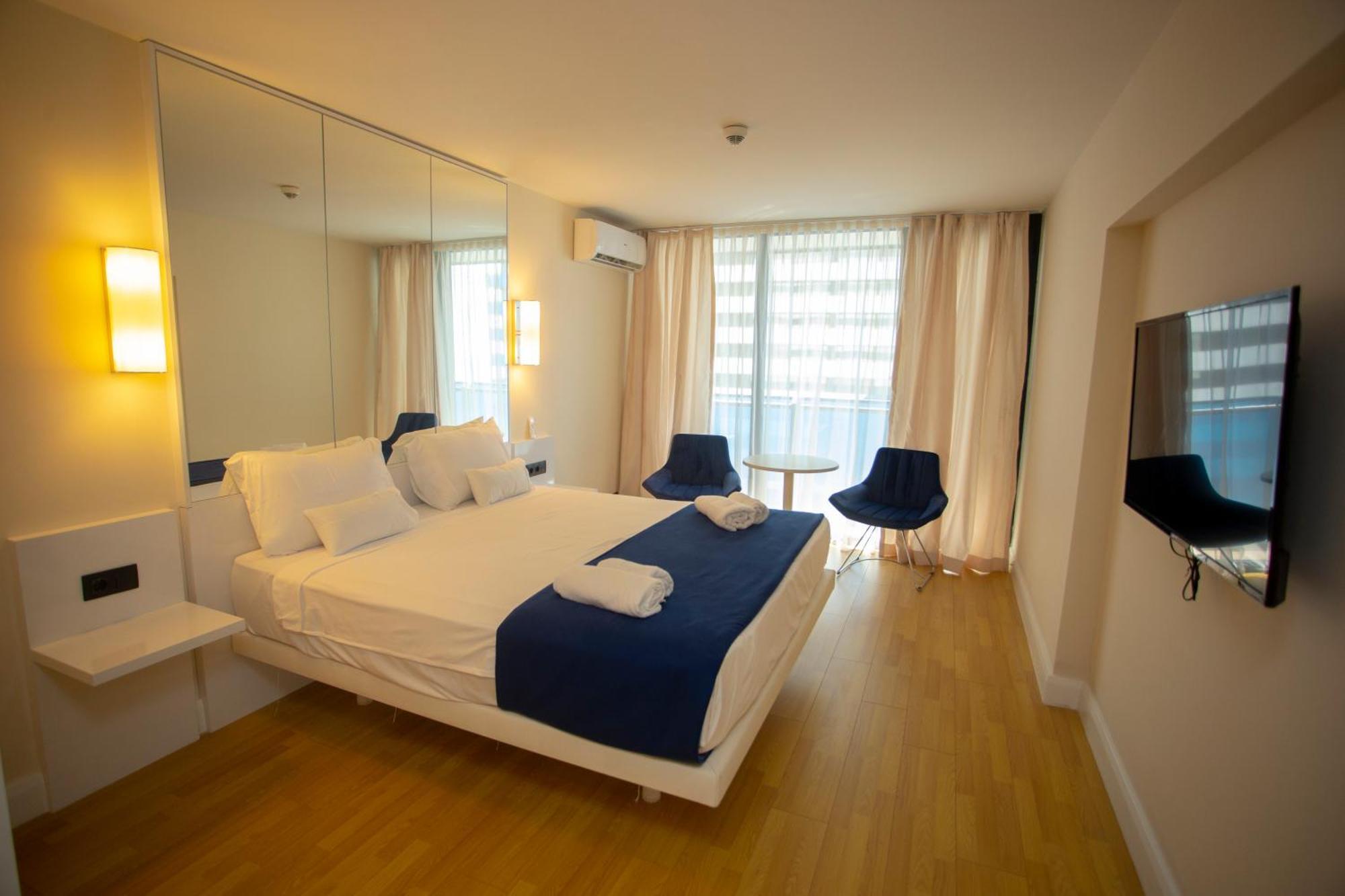 Apartamento Luxsor & Gorgeous Sea Vlews Batumi Exterior foto