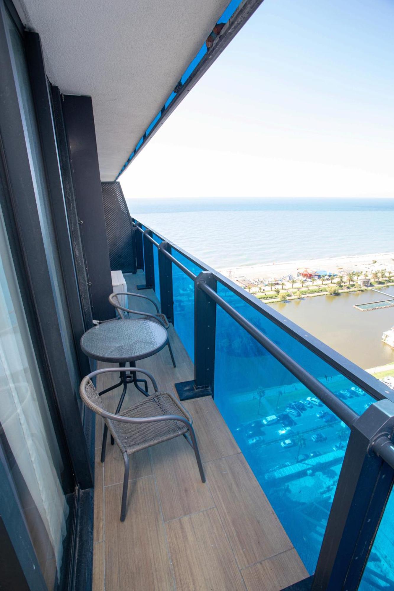 Apartamento Luxsor & Gorgeous Sea Vlews Batumi Exterior foto