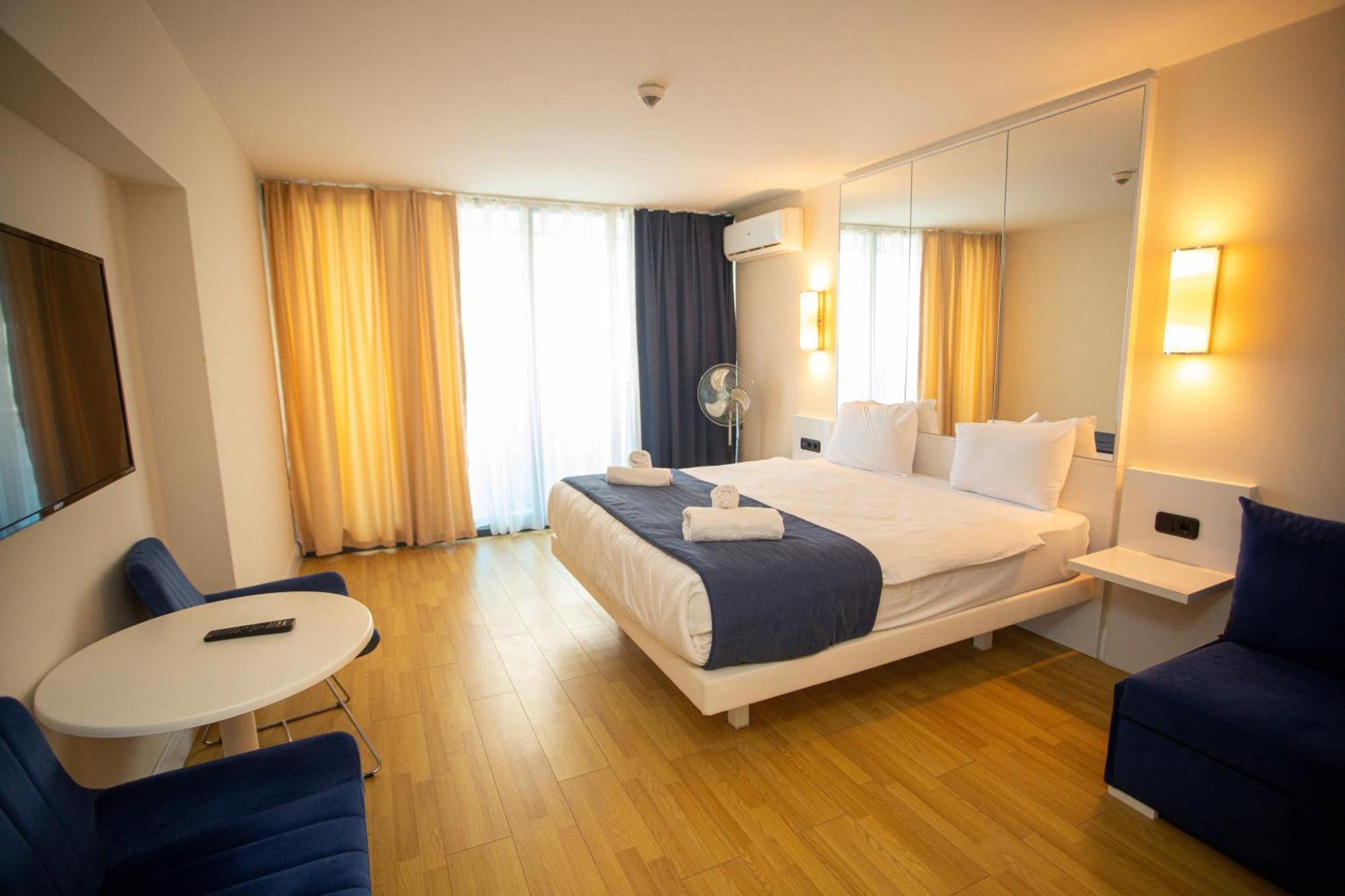 Apartamento Luxsor & Gorgeous Sea Vlews Batumi Exterior foto