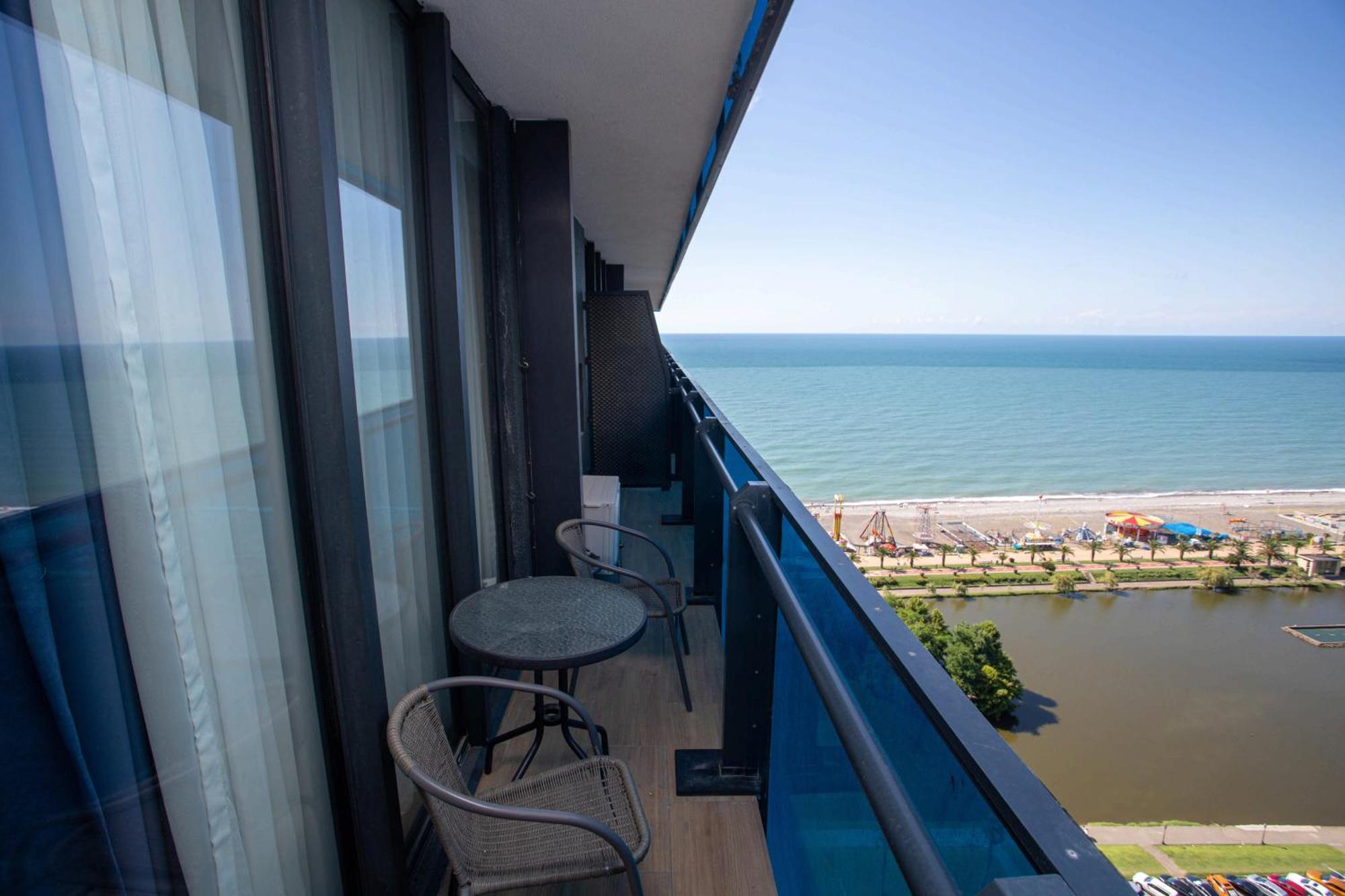 Apartamento Luxsor & Gorgeous Sea Vlews Batumi Exterior foto